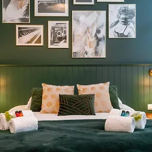 Huswell - Stylish In The Heart Of Brügge